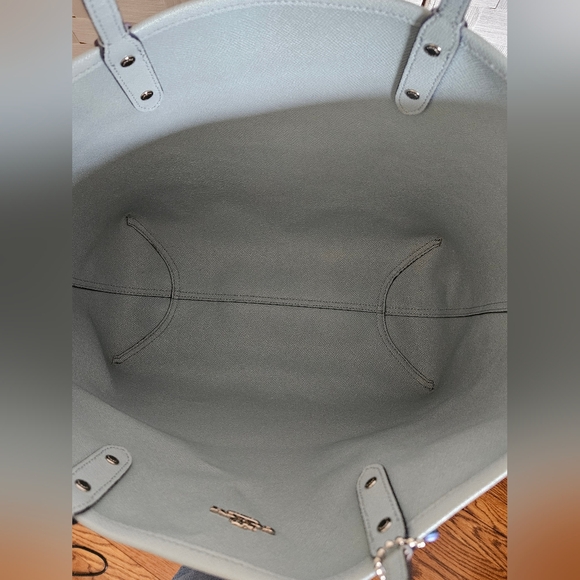 REVERSIBLE CITY TOTE IN FLORAL PRINT COATED CANVAS (COACH F12176)DARK TEAL/BLUE - Picture 4 of 12